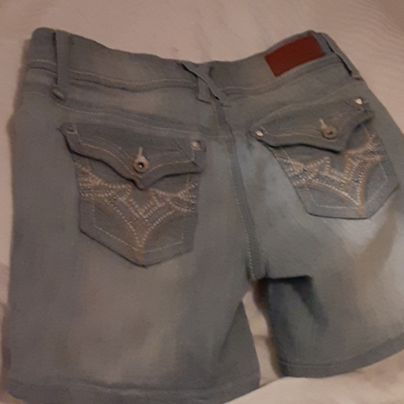 Shorts - Picture 3 of 8